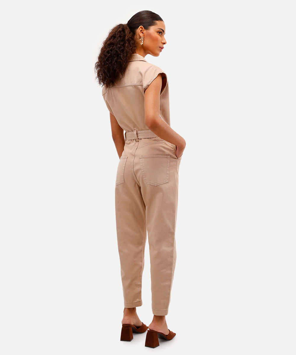 macacão feminino de sarja com cinto bege