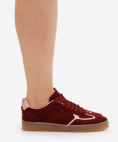 tênis casual feminino com recortes vinho