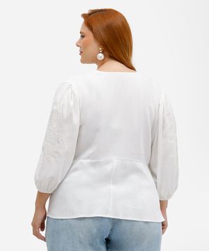 bata feminina de viscose  bordado floral plus size off white