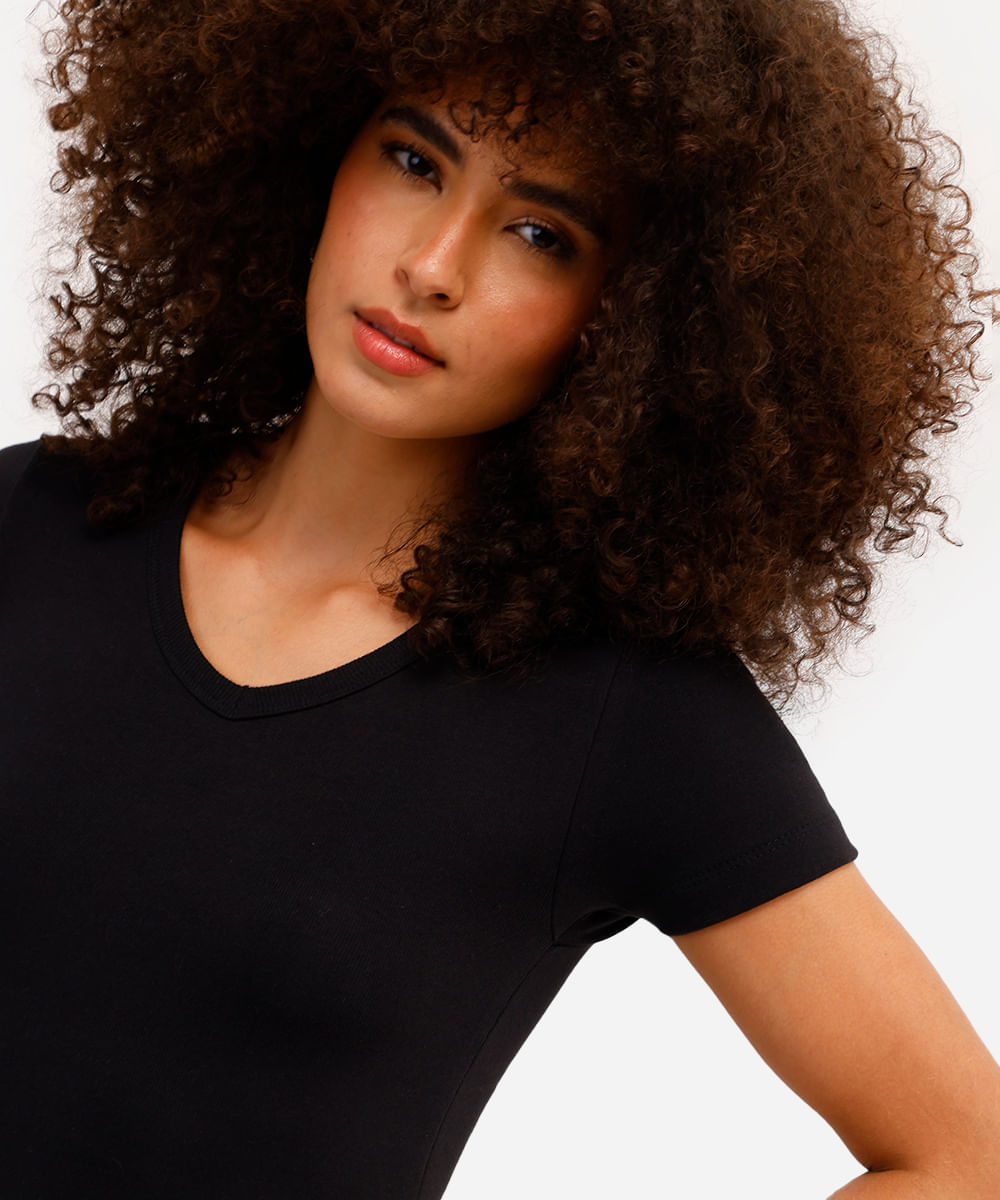 blusa baby look feminina básica decote v - preto