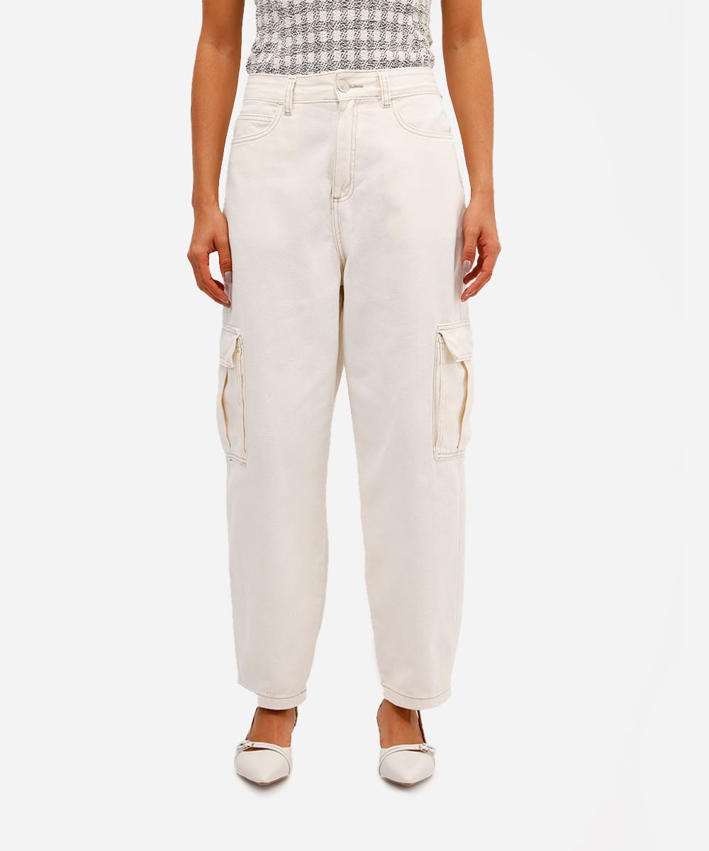 calça balloon feminina de sarja com bolsos cargo off white