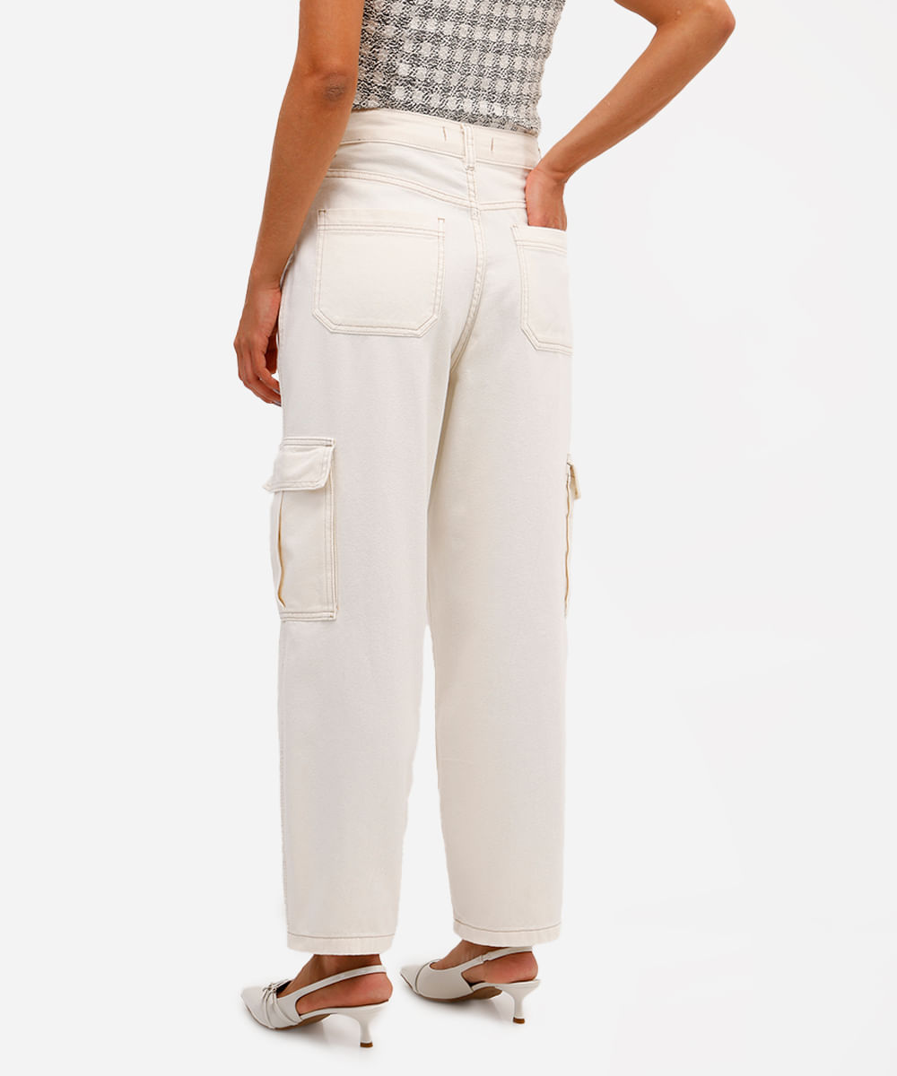 calça balloon feminina de sarja com bolsos cargo off white
