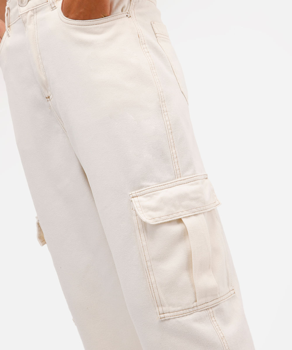 calça balloon feminina de sarja com bolsos cargo off white