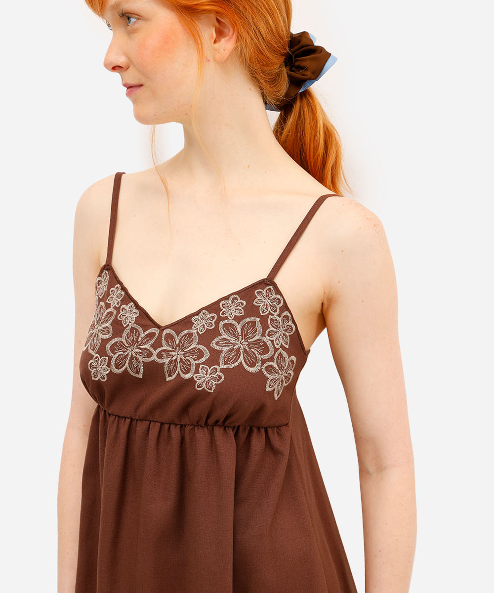 Vestido curto feminino alça fina com linho floral marrom