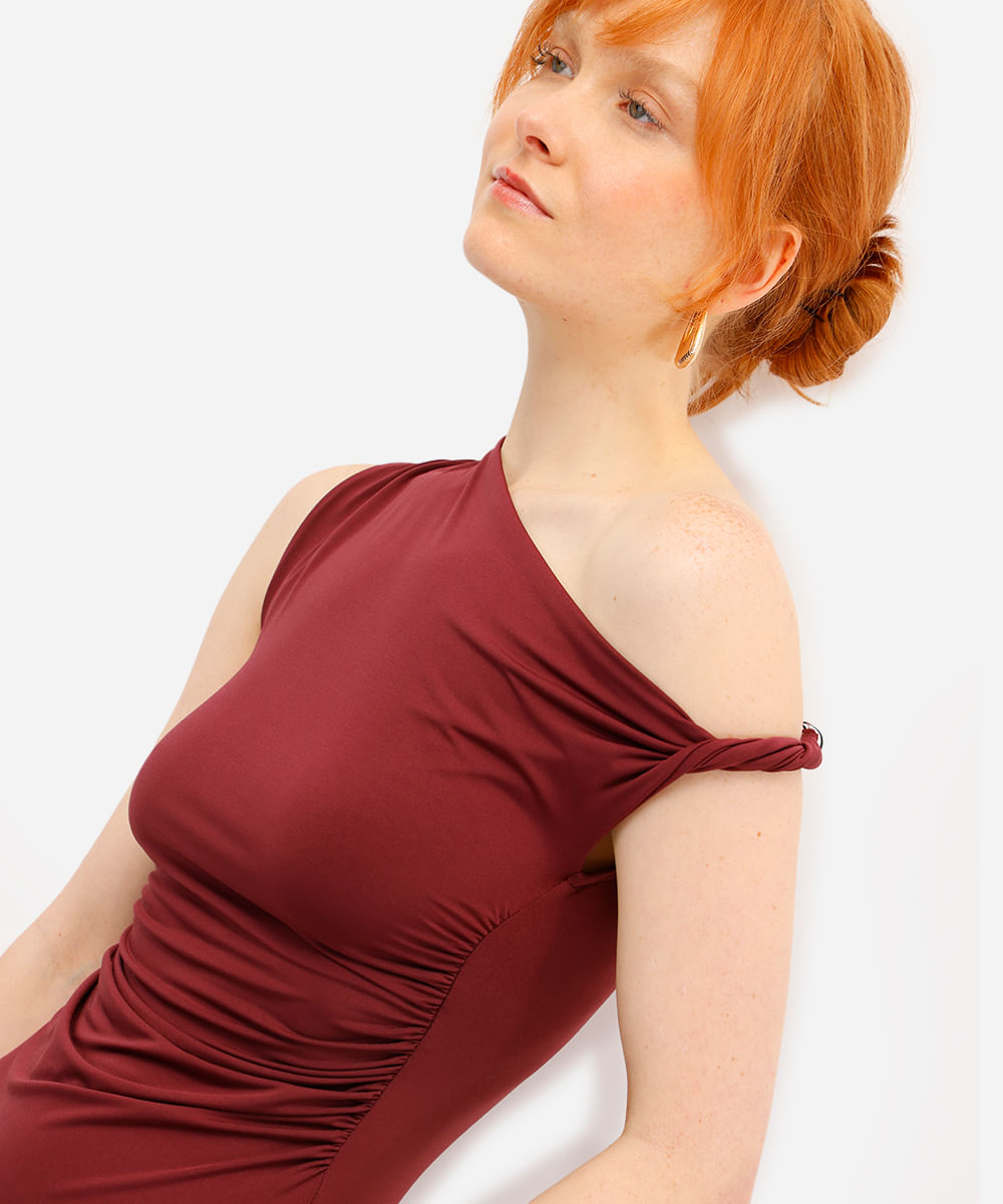 vestido midi feminino franzido vinho