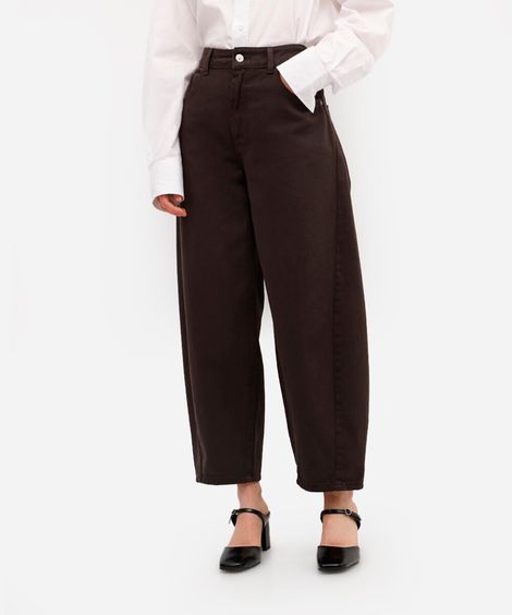 calça barrel feminina de sarja com recorte marrom