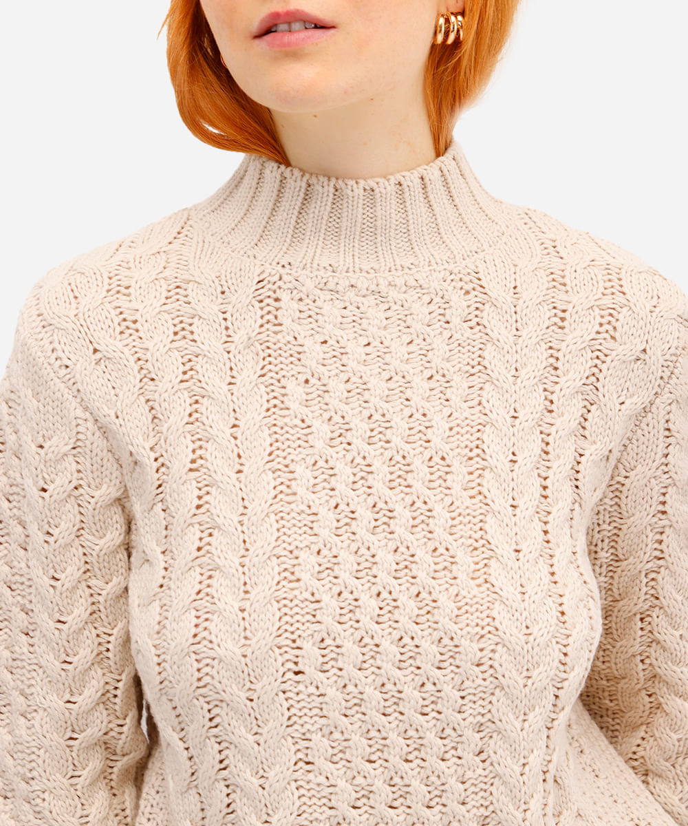 suéter feminino de tricot gola alta texturizado bege