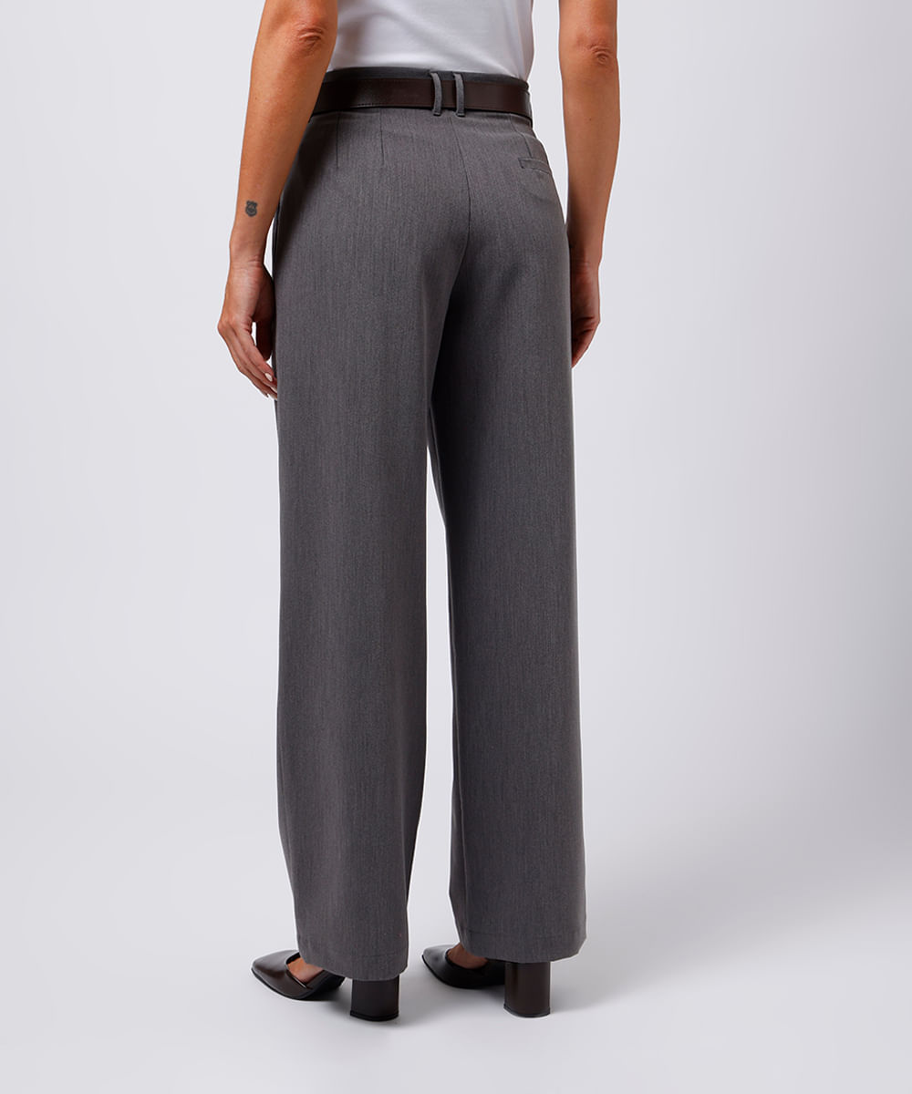 calça feminina de alfaiataria com pregas e cinto mindset cinza