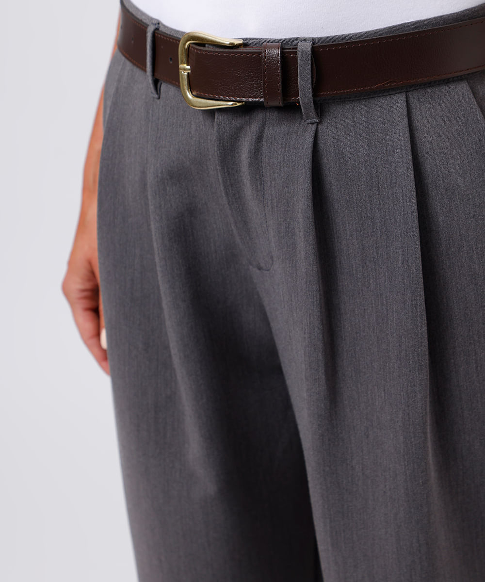 calça feminina de alfaiataria com pregas e cinto mindset cinza