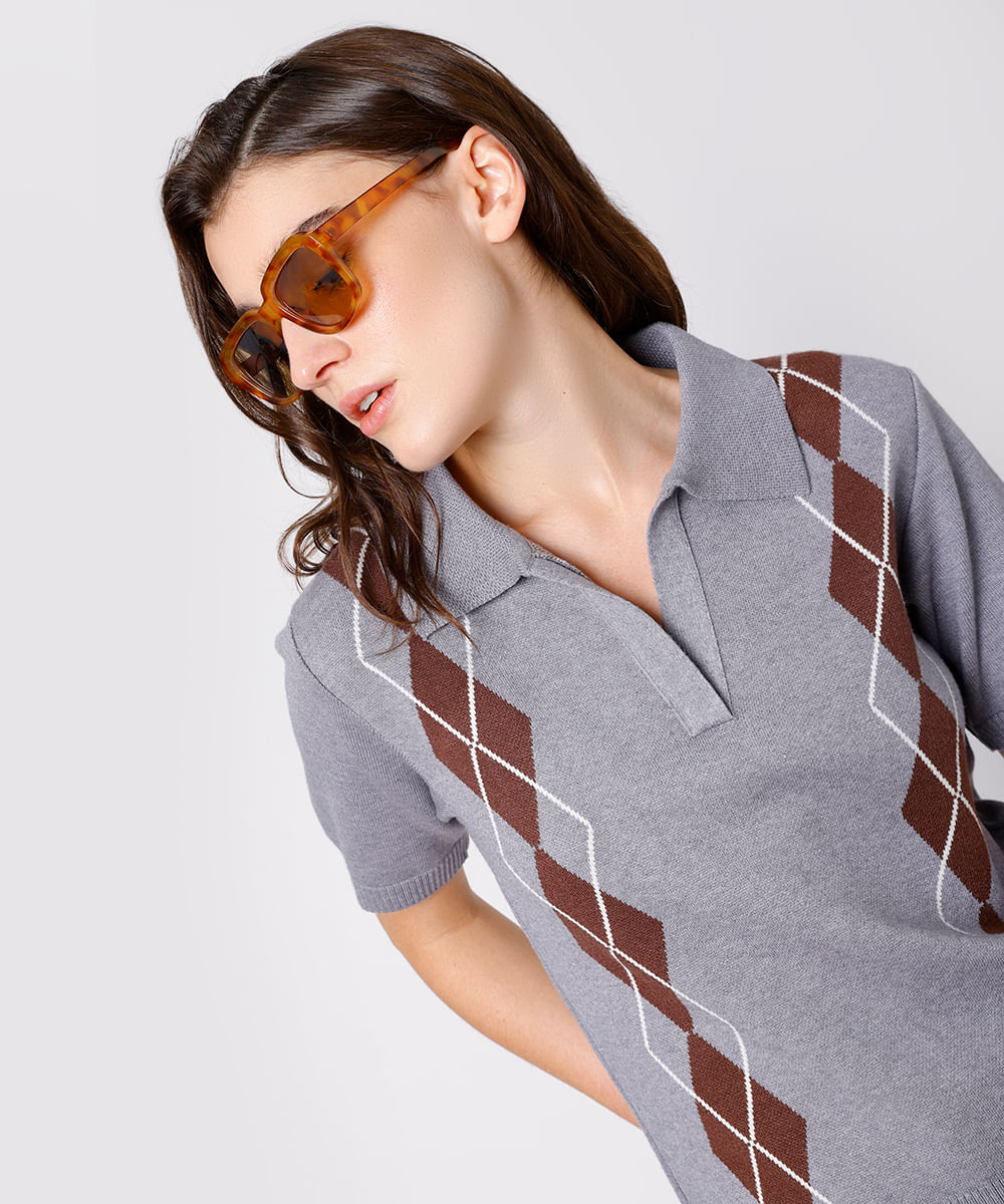 polo feminina de tricot xadrez argyle mindset cinza