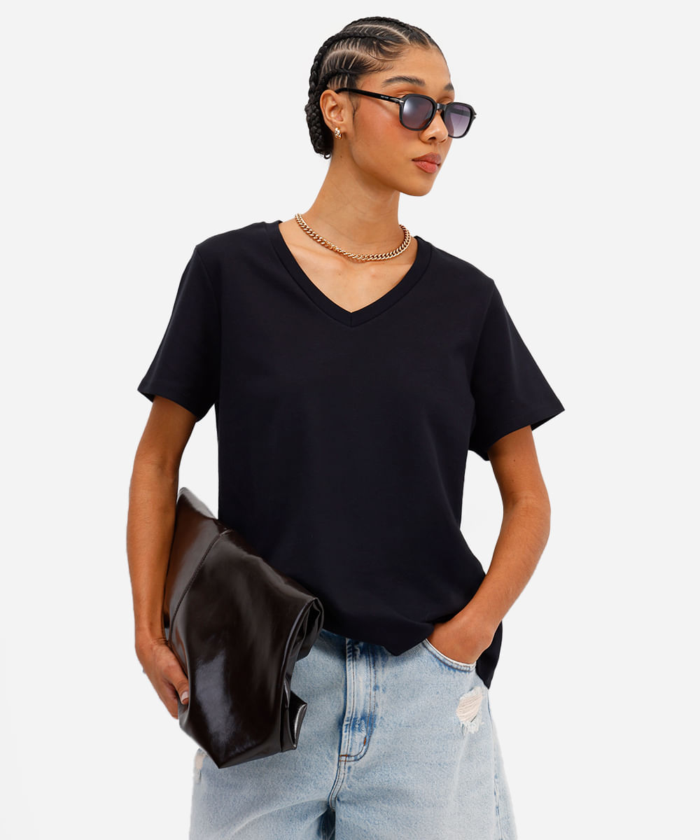 camiseta básica feminina de algodão decote v preta