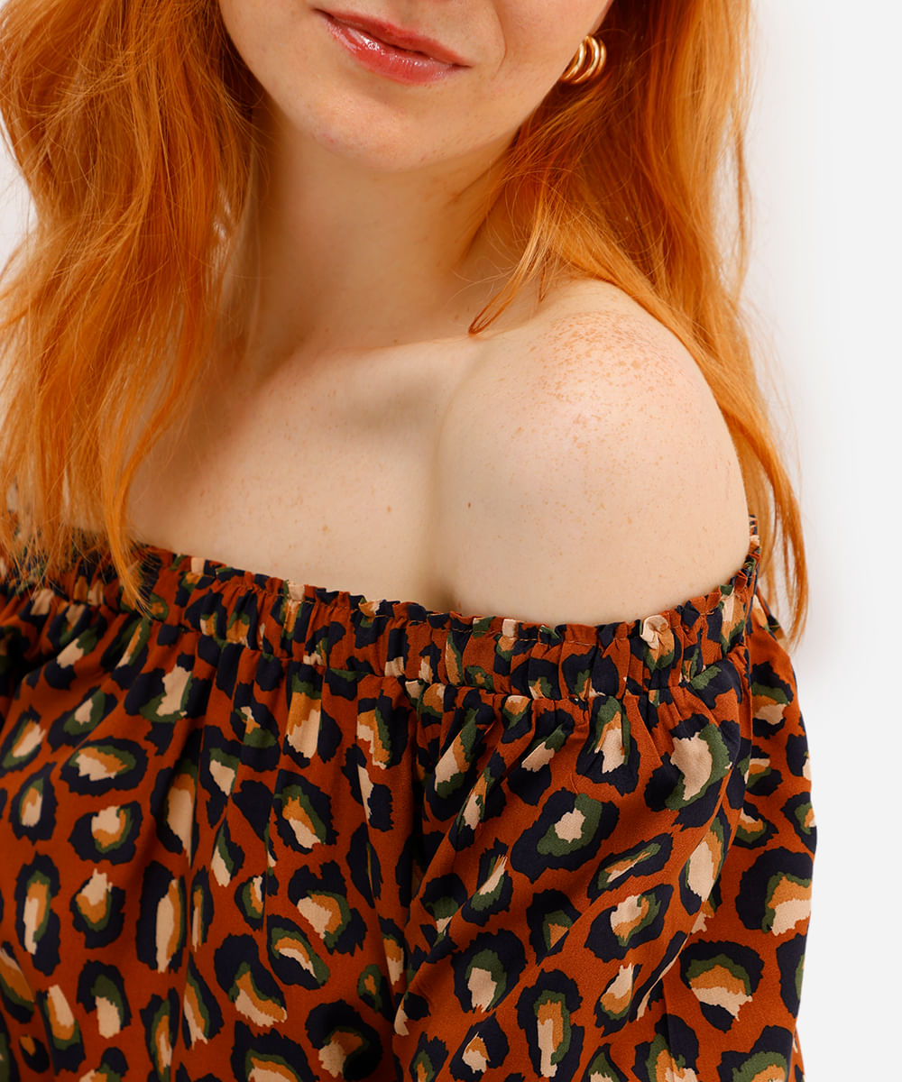 blusa ombro a ombro feminina de viscose animal print marrom