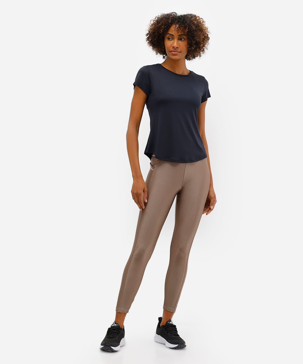camiseta feminina esportiva de poliamida com recorte texturizada preta