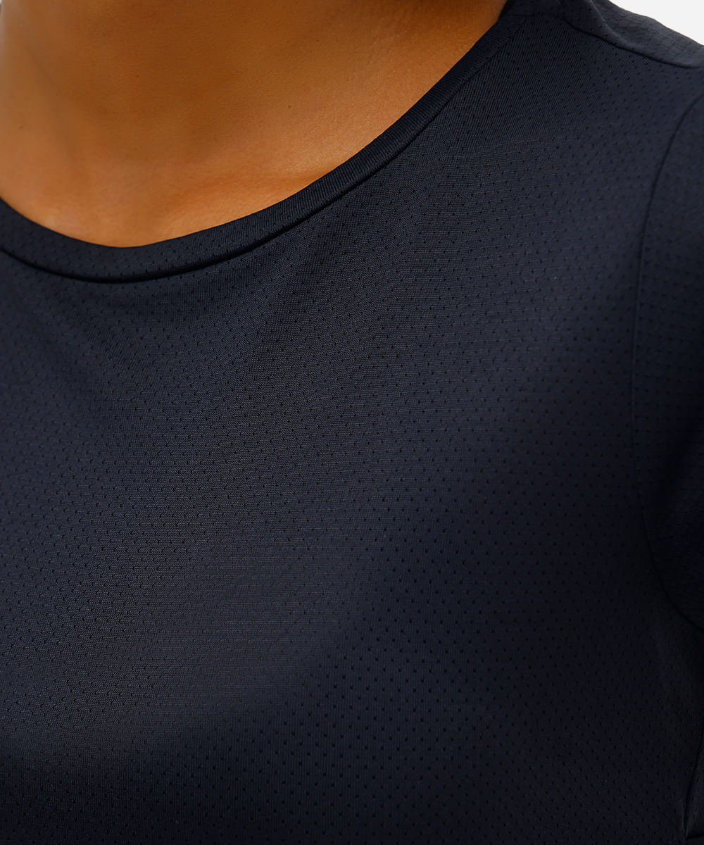 camiseta feminina esportiva de poliamida com recorte texturizada preta