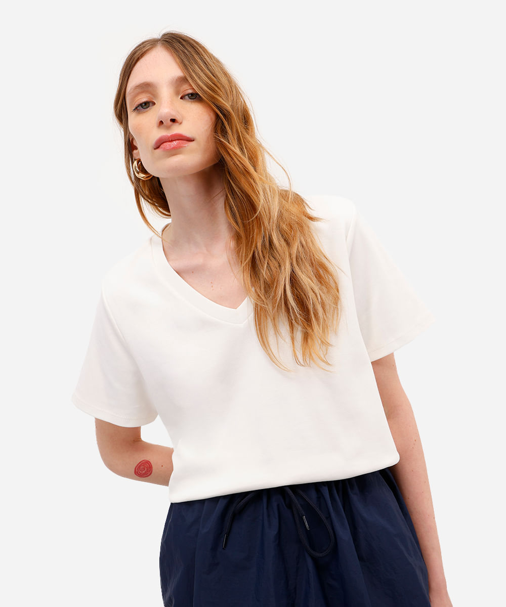 camiseta básica feminina de algodão decote v off white
