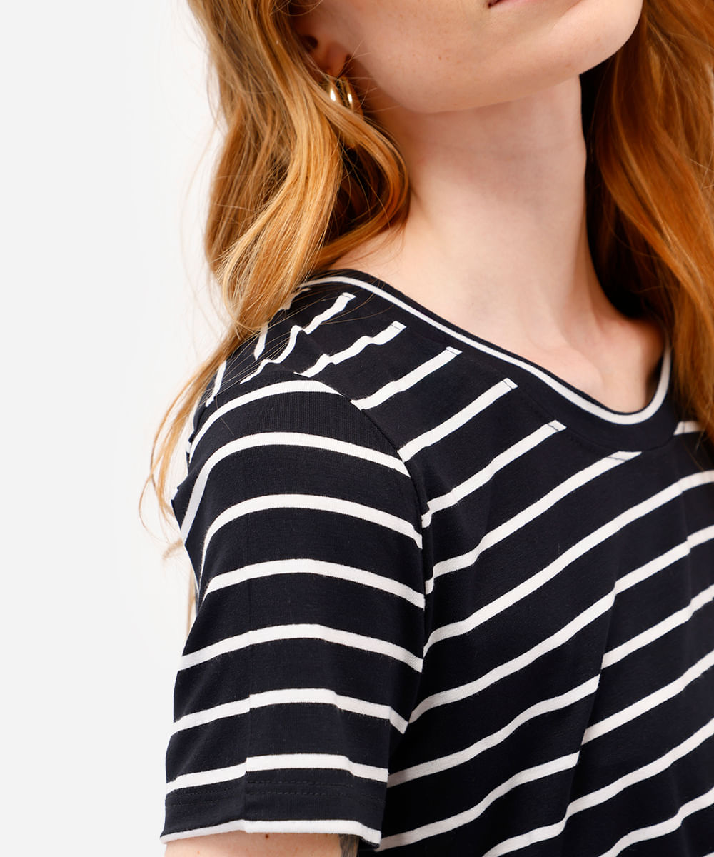 camiseta de viscose manga curta listrada preta