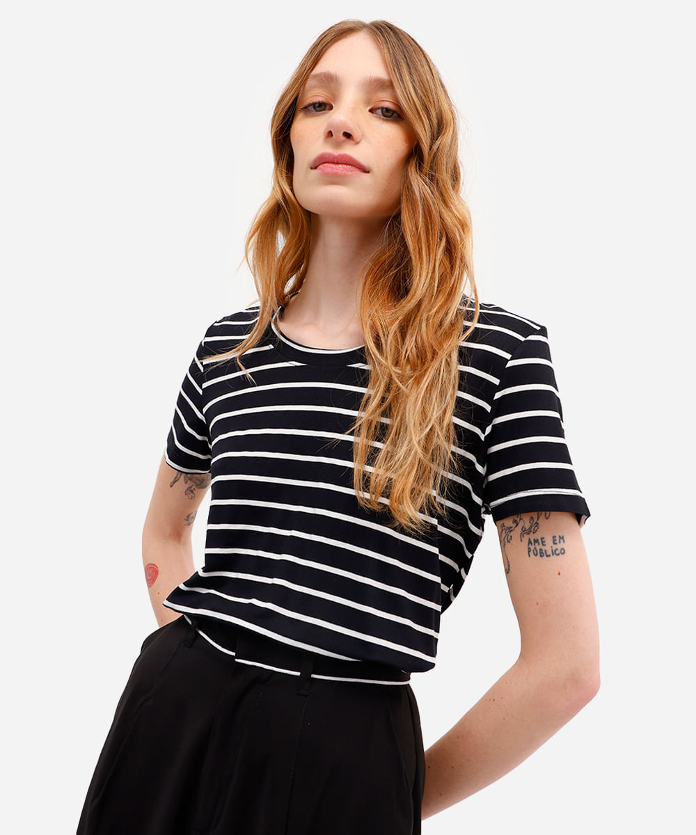 camiseta de viscose manga curta listrada preta