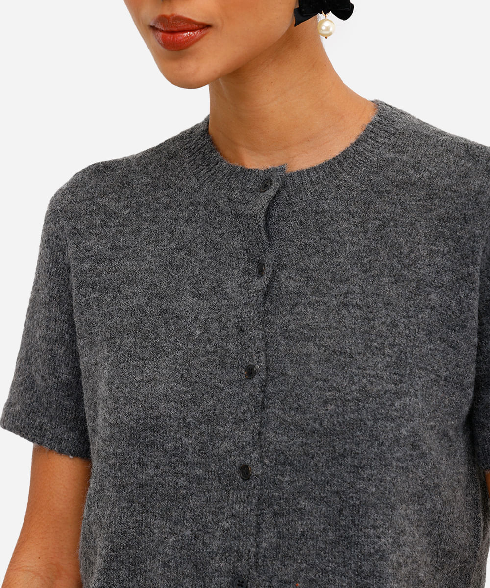 blusa feminina de tricot com botões cinza