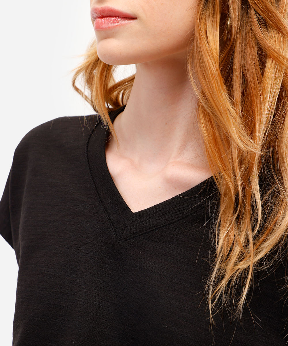 blusa básica feminina de algodão decote v preta