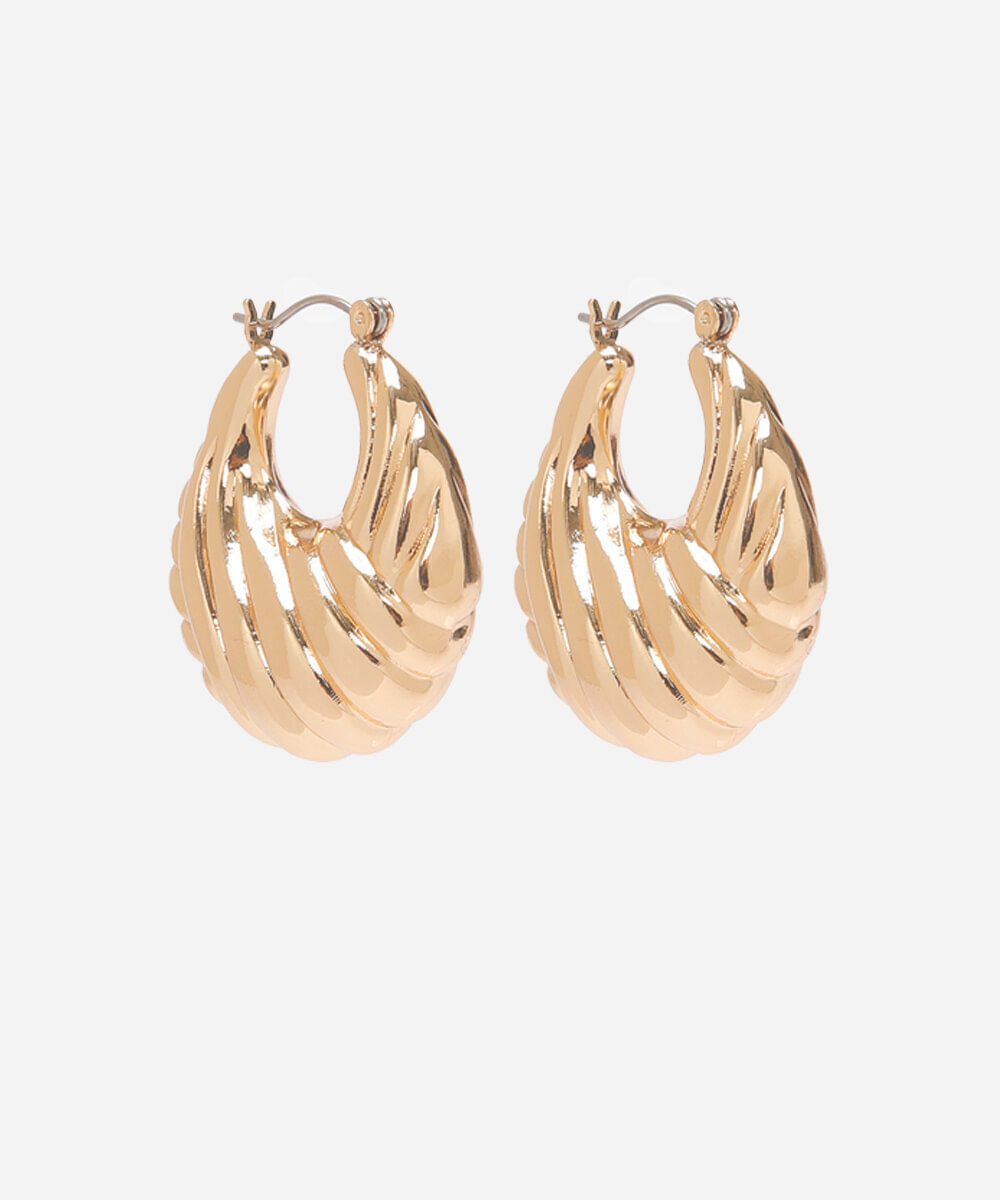 brinco argola torcida texturizada dourado