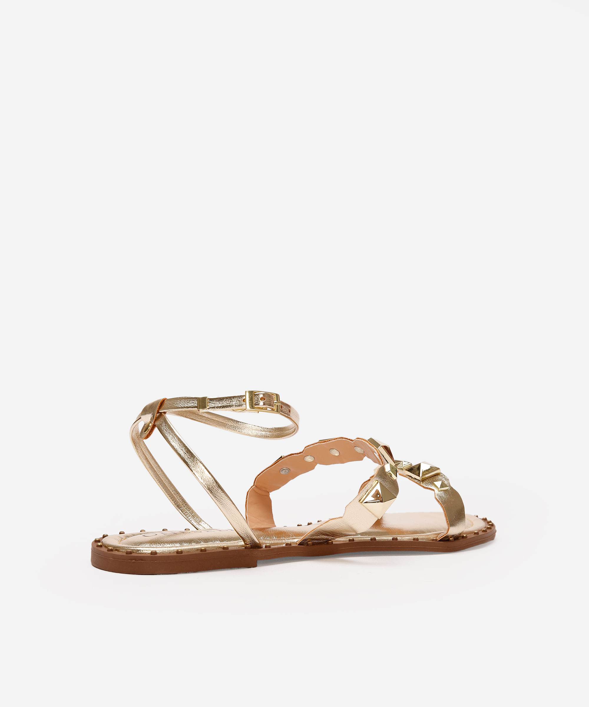 rasteira metalizada com tachas oneself dourado