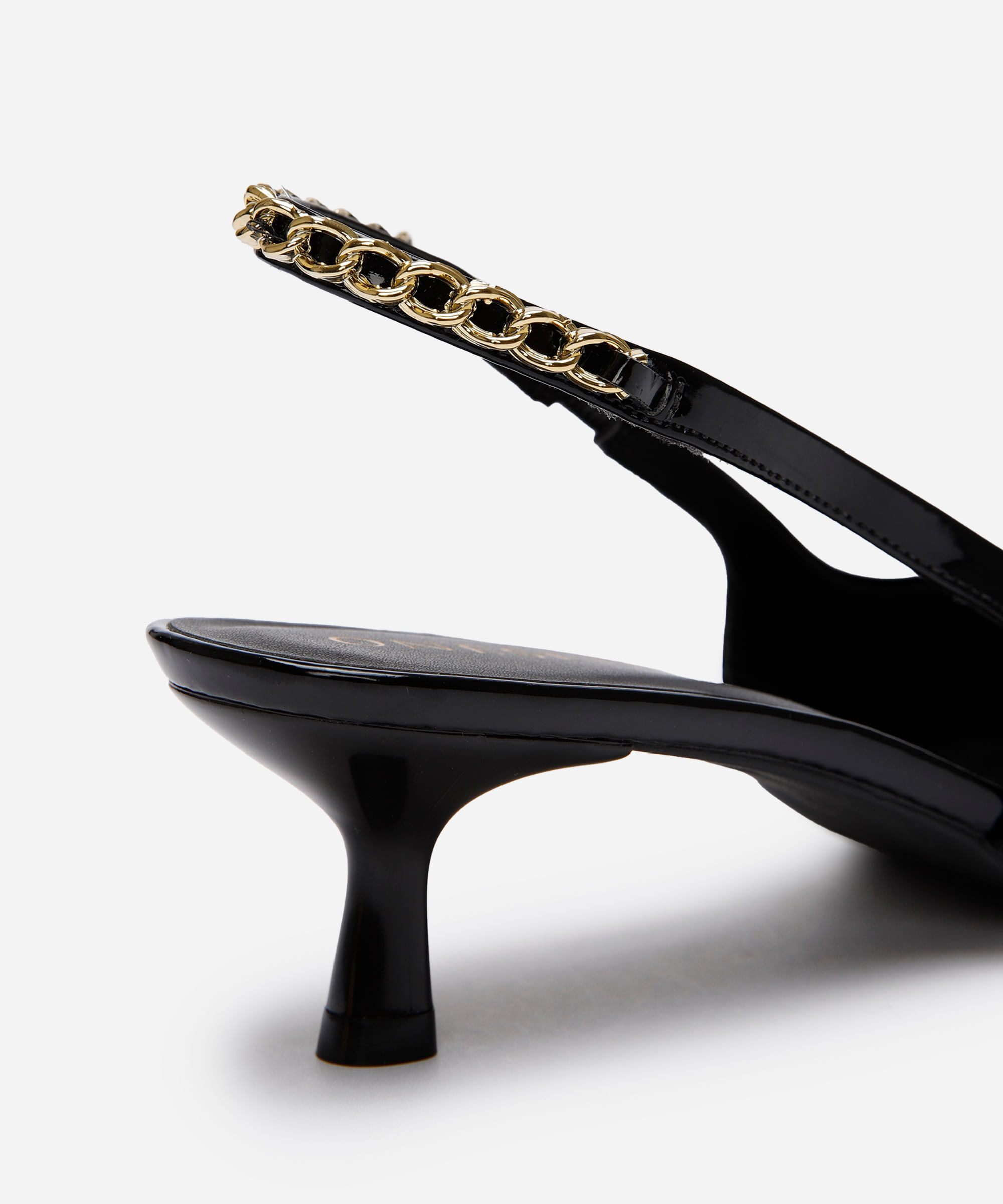 scarpin bico fino corrente salto baixo oneself preto