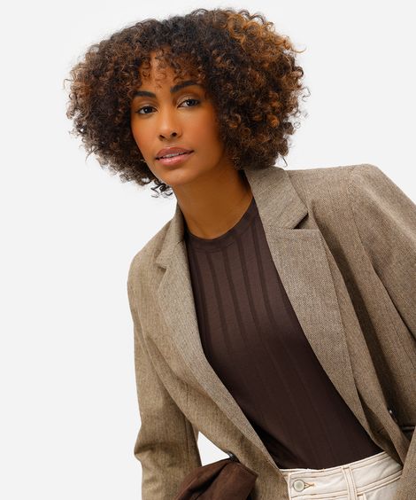 blusa canelada muscle tee decote redondo off white - marrom escuro