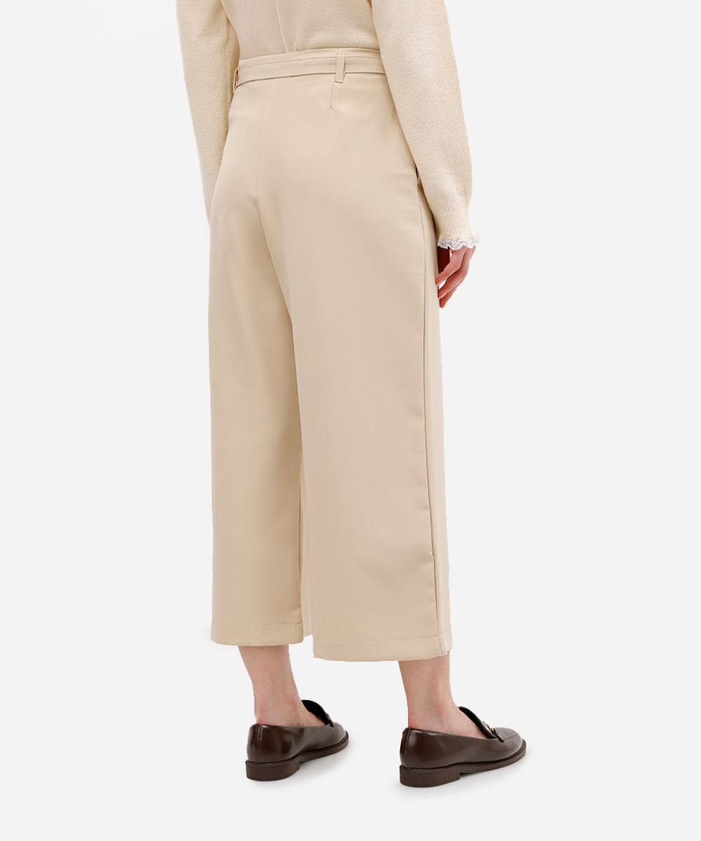 calça feminina de alfaiataria cropped com cinto bege