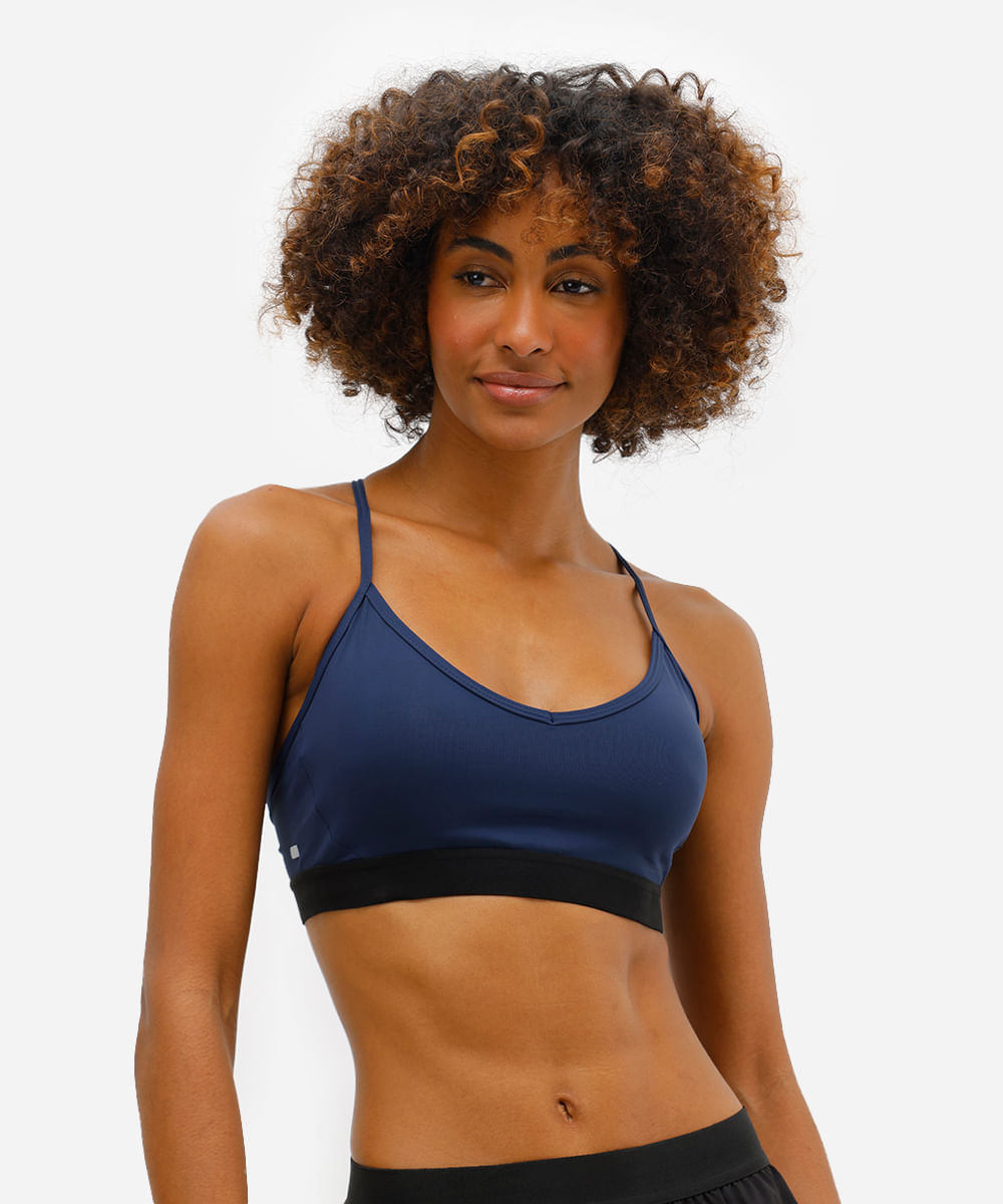 top feminino esportivo com recorte azul