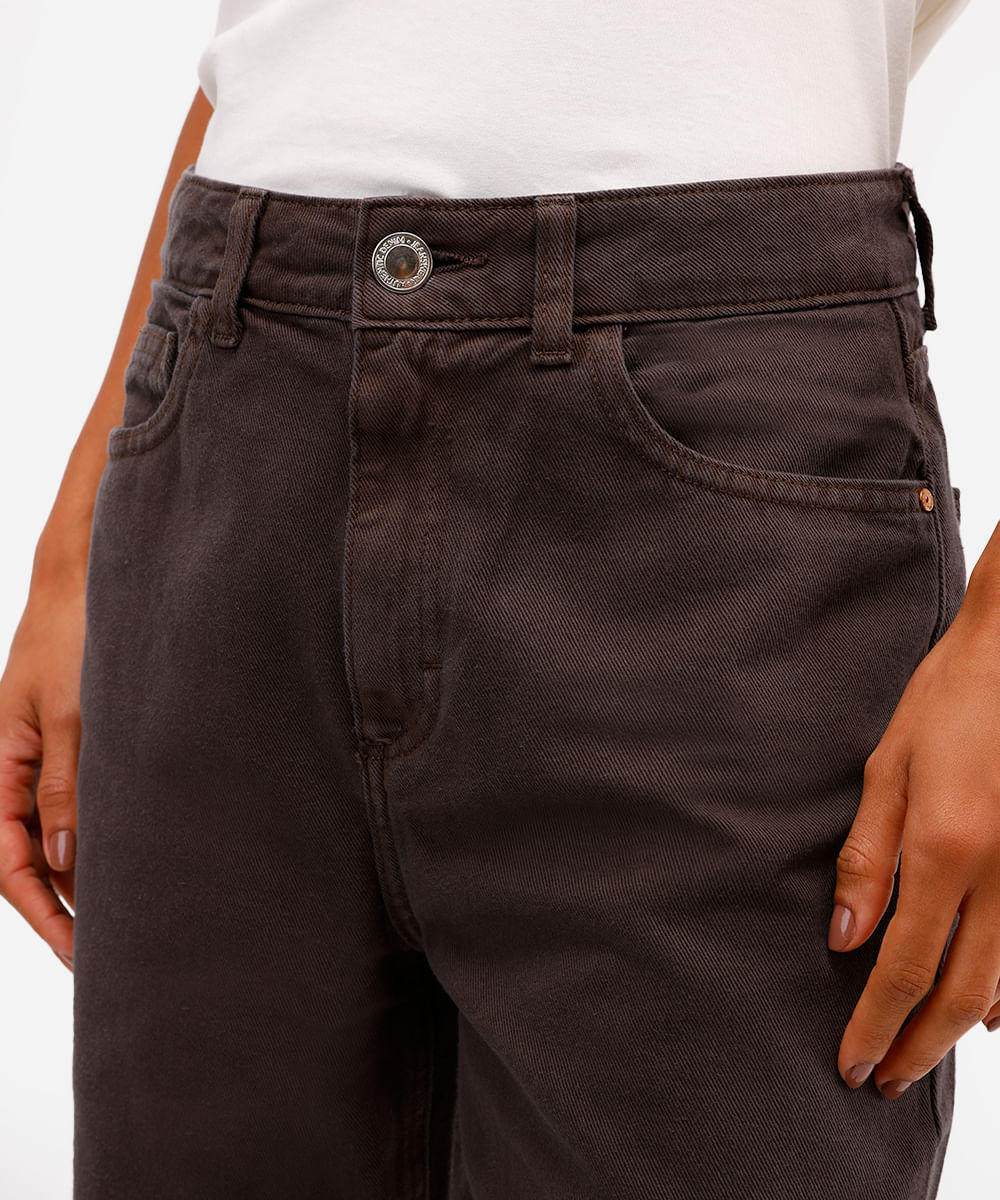 calça mom feminina de sarja cintura alta marrom