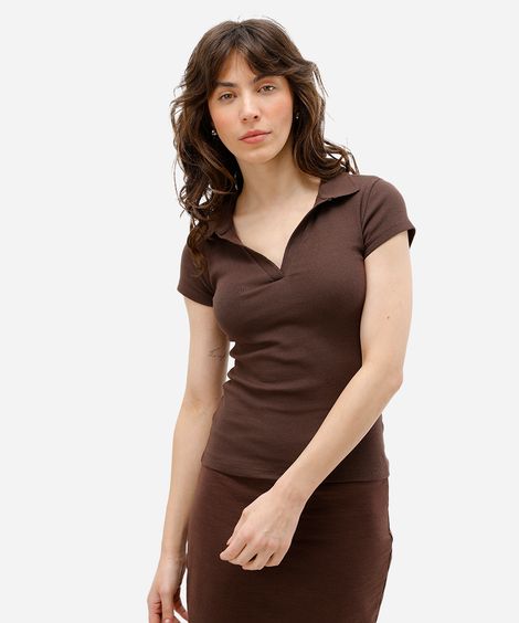 polo feminina de algodão canelada marrom