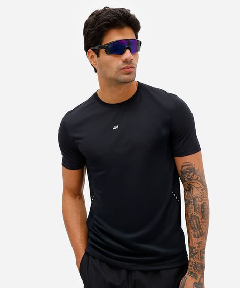 camiseta esportiva masculina com recortes e refletivos preta