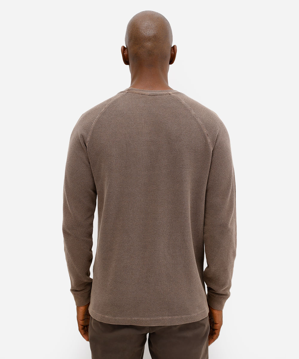camiseta masculina de algodão raglan texturizada estonada marrom