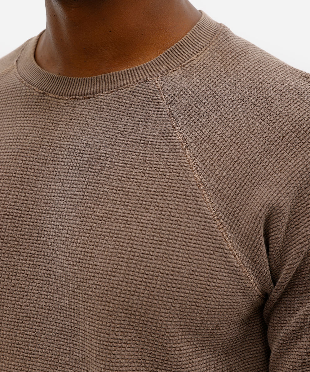 camiseta masculina de algodão raglan texturizada estonada marrom