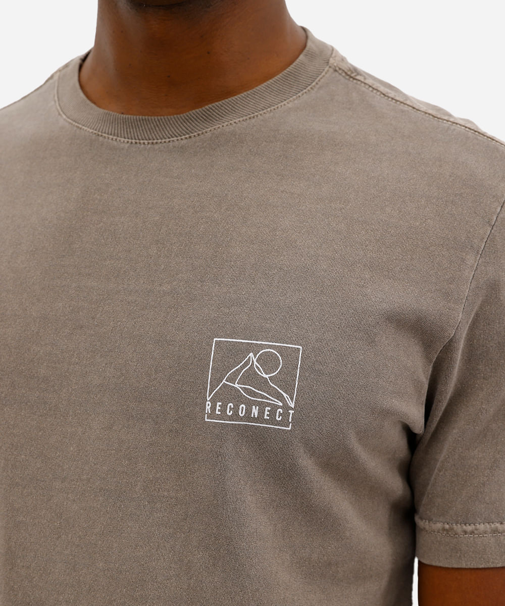 camiseta masculina de algodão estampada estonada marrom