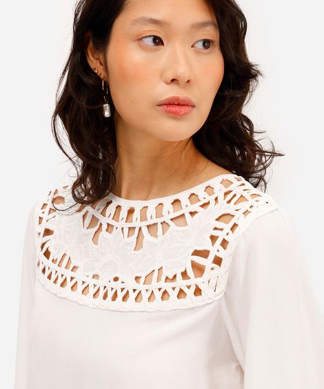 bata feminina de viscose com bordado floral off white