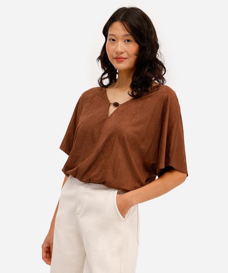 blusa feminina de suede decote v com aviamento marrom