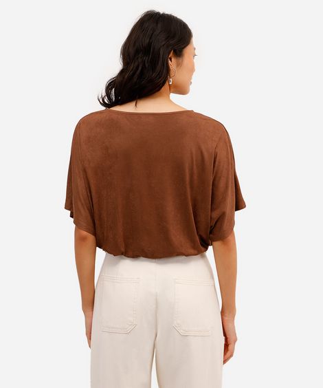 blusa feminina de suede decote v com aviamento marrom