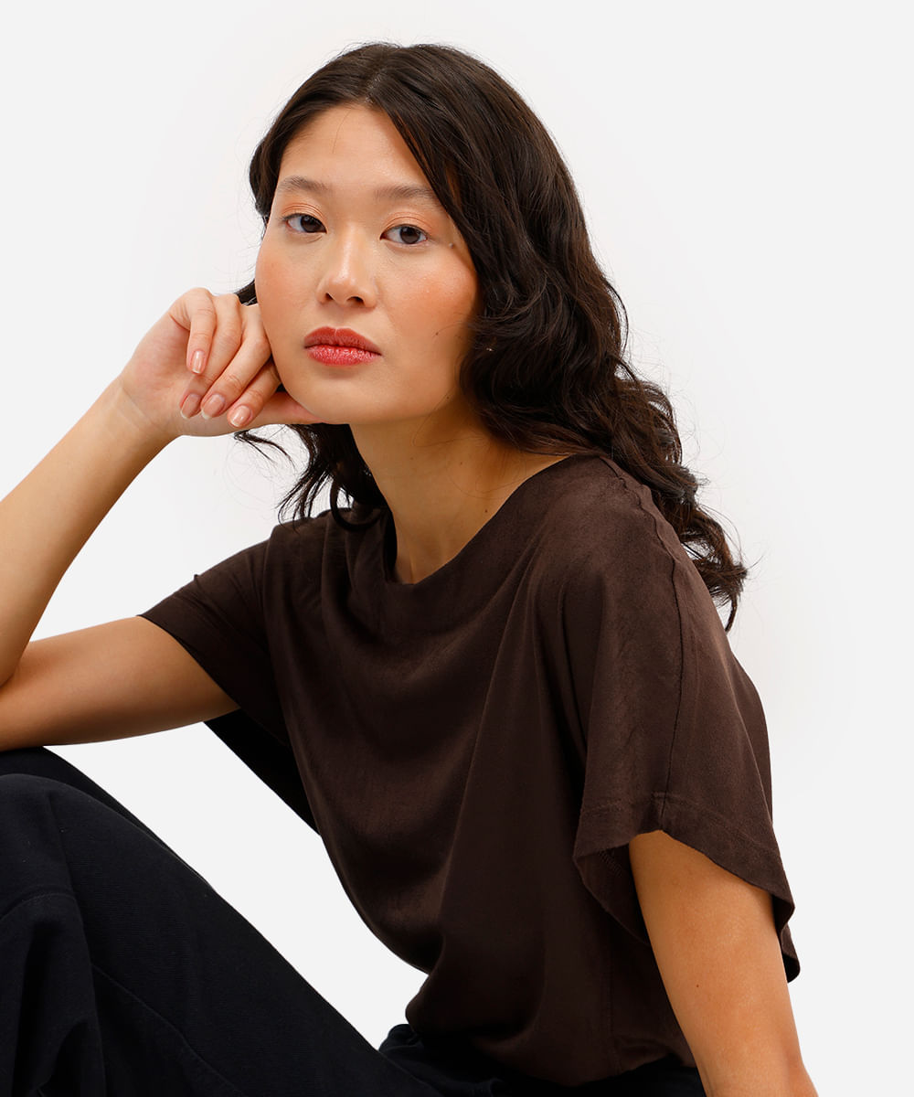 blusa feminina de suede com recorte marrom