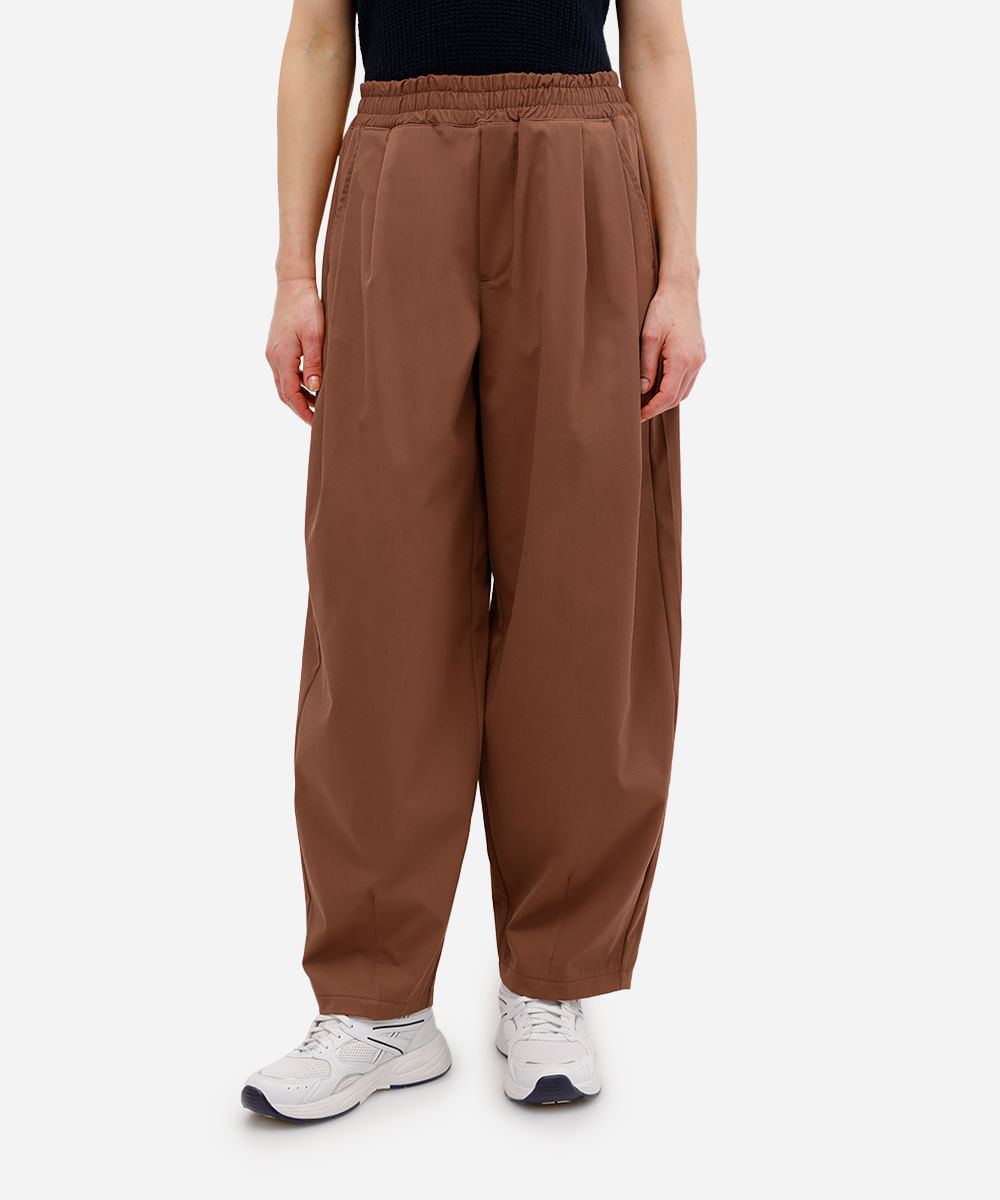 calça barrel feminina com pregas cós elástico marrom