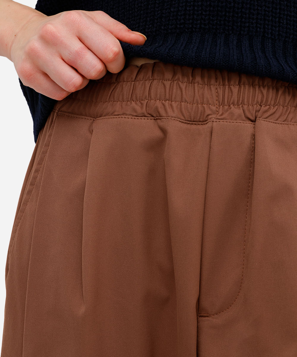 calça barrel feminina com pregas cós elástico marrom