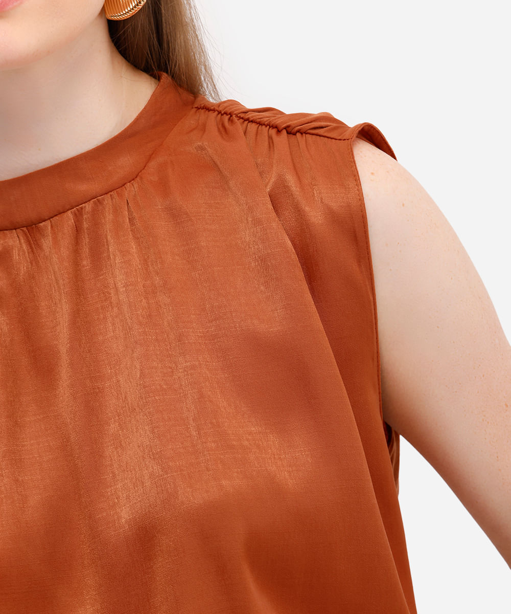 blusa feminina decote redondo franzida marrom