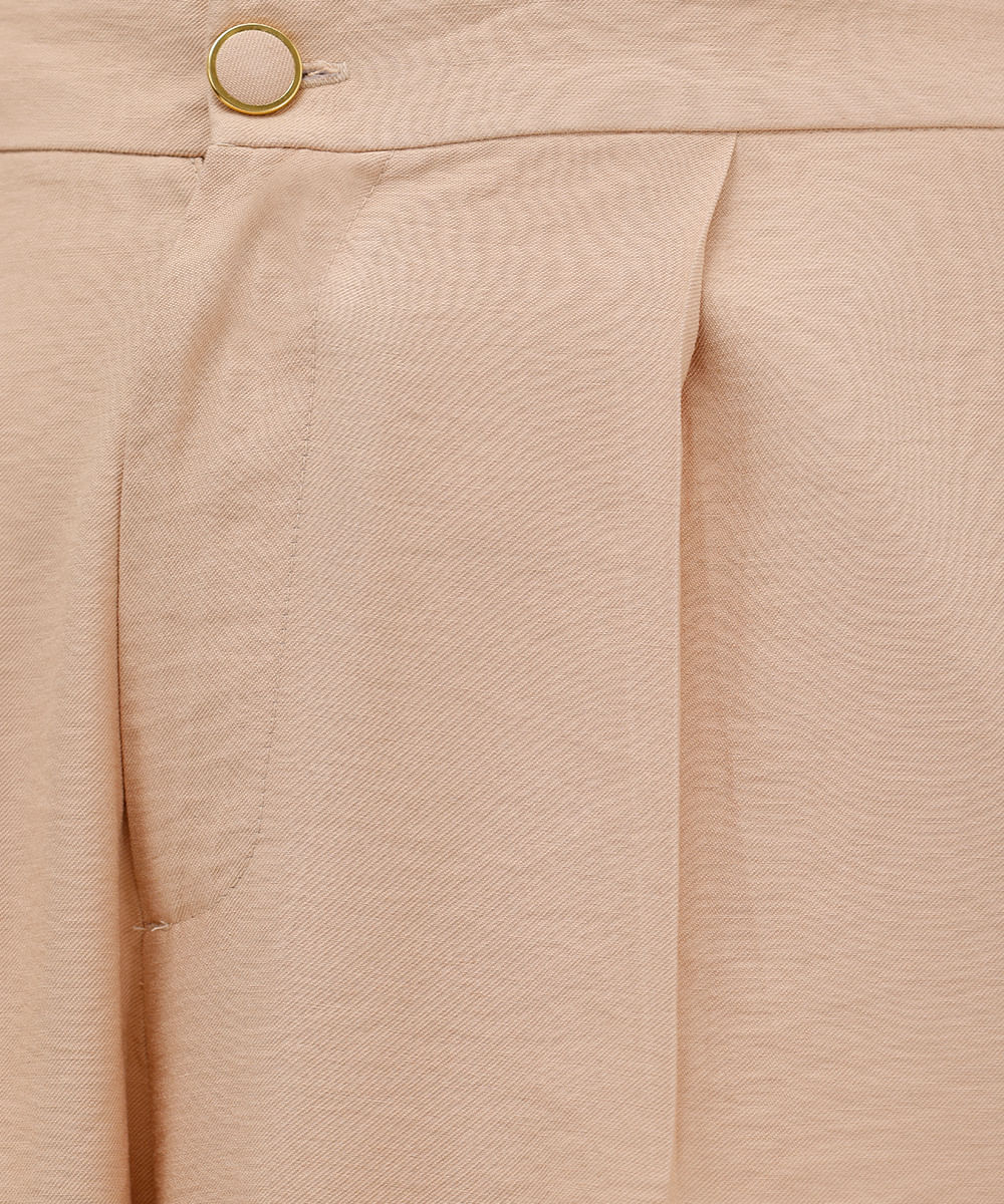 calça de alfaiataria feminina com pregas plus size bege