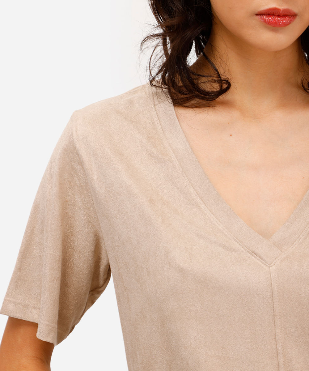 blusa feminina de suede decote v bege