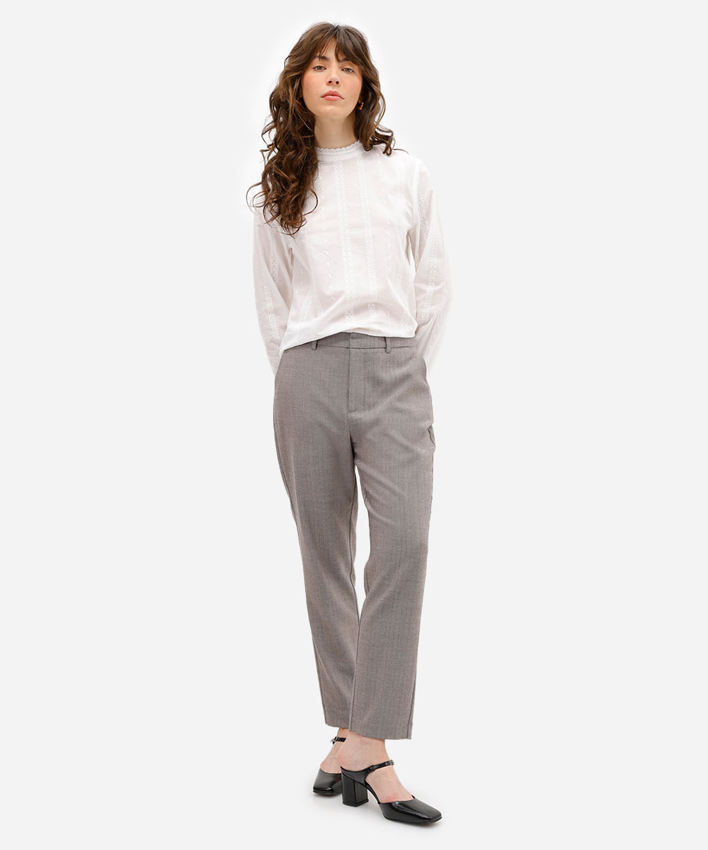 calça feminina de alfaiataria listrada cinza