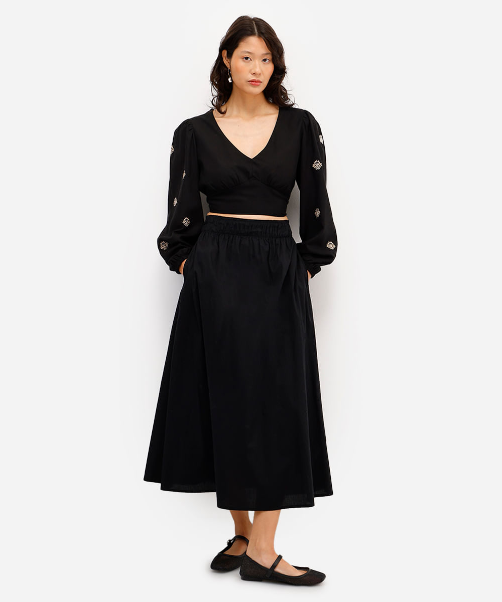 cropped feminino com linho bordado preto