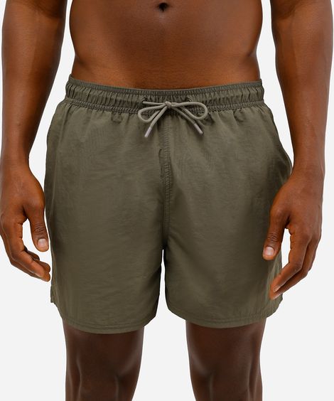 short masculino com bolsos e cordão verde