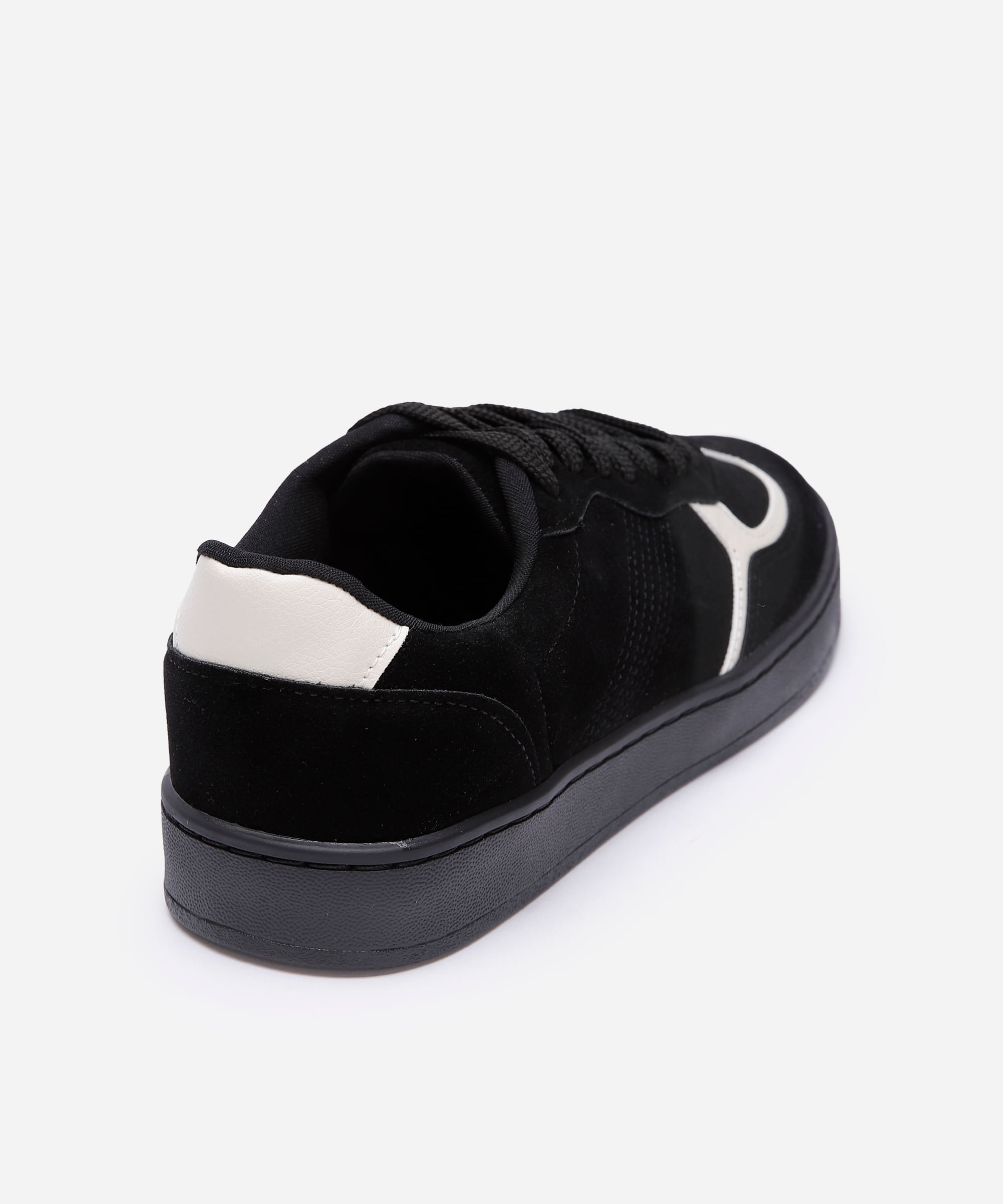 tênis casual feminino com recortes preto