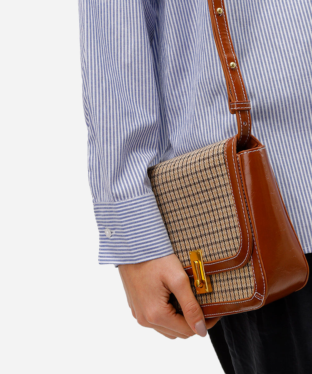 bolsa feminina transversal xadrez fecho metal marrom