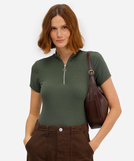 blusa feminina canelada com zíper de argola manga curta gola alta verde